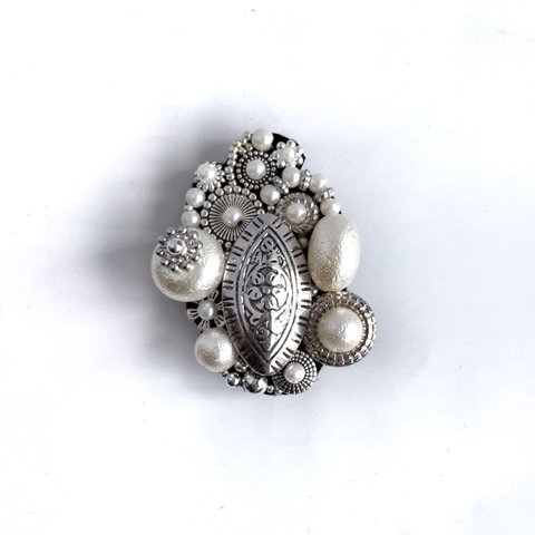 con Blanco 6  Antique Silver Beads Reunion ビーズ刺繍ブローチ