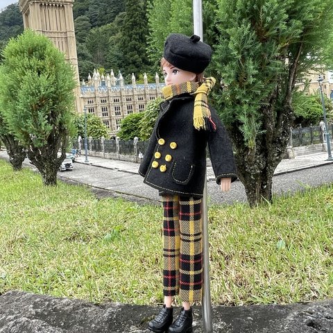 004リカちゃんボーイフレンド　はるとくん　ハンドメイド  服　イギリスコーディネート　ジャケット　チェックパンツ　マフラー　グレーハイネックカットソー　