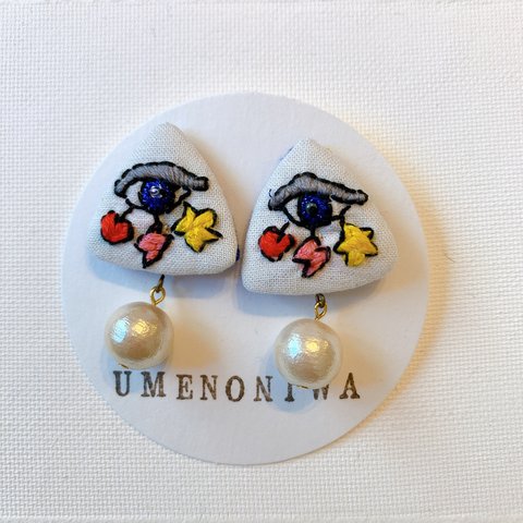 刺繍アクセサリー　目デザイン　ピック型　コットンパール　裏ブルー　イヤリング