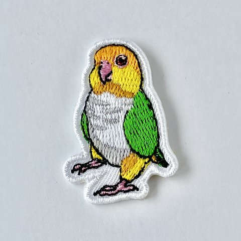 シロハラインコ【赤い瞳】刺繍ワッペン(アイロン接着)