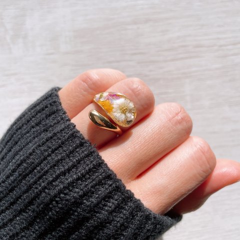 283 指輪　リング　お花　花　フラワー　レジン　レジンアクセサリー　ゴールド　プレゼント