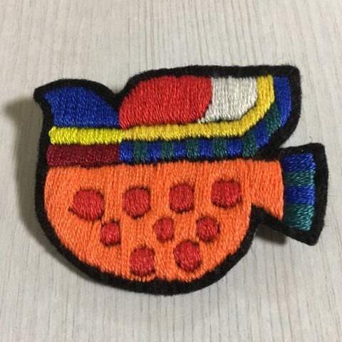 刺繍ブローチ オレンジ色の鳥