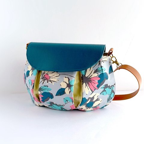 モダンなバルーン型ショルダーバッグModern flower pattern shoulder bag