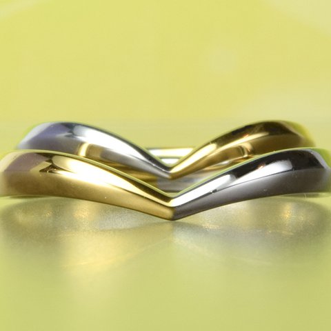オリジナル結婚指輪（マリッジリング）指が長く見えるシリーズ　Vシェイプ/ハーフ　＜K18＆プラチナ＞