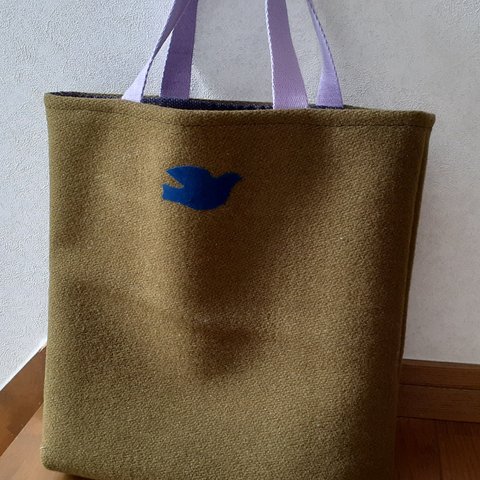 ツイードトートバッグ上品なオリーブ色に青の小鳥