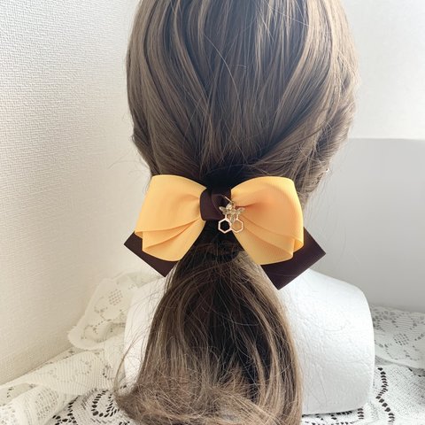 【送料無料】オーロラリボン イエローオレンジ×ブラウン ミツバチチャーム 大きめ リボンヘアアクセサリー バレッタ ポニーフック クリップ ヘアゴム コスプレ プーさん