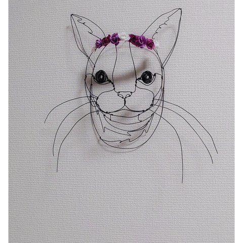 ワイヤーアート　花冠をつけた猫ちゃん