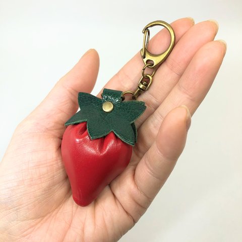 革イチゴのキーホルダー＊レッド　プレゼントにも