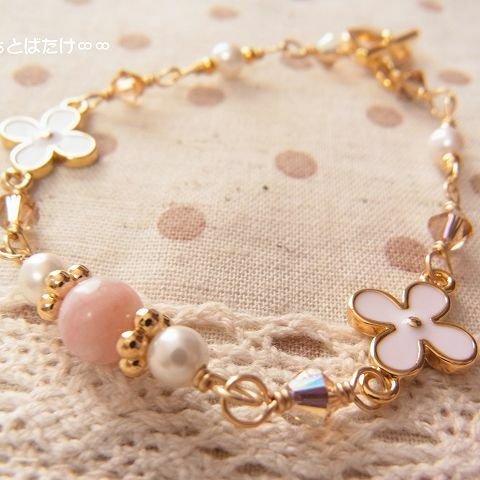 春のジュエリーブレスレット｜ピンクオパール×ホワイトフラワー