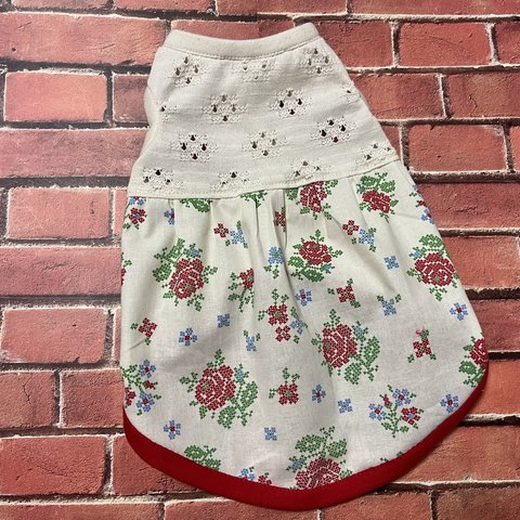 white  girly&Rose embroidery pattern ノースリーブワンピース　Ｓ