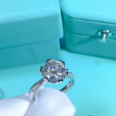 「フラワー」オーダーメイド 鑑別書付き リング K18 ゴールド 1.5ct モアサナイト 高品質