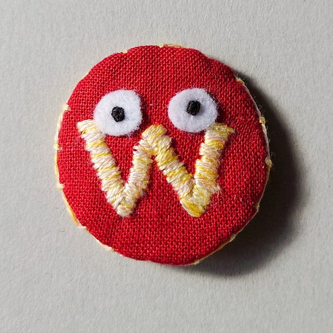 アルファベット刺繍ブローチ「W」