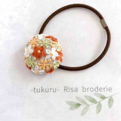 刺繍ヘアゴム　オレンジと白の花の刺繍　 約3cm