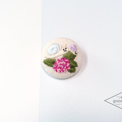 【SALE】刺繍ブローチ かたつむり