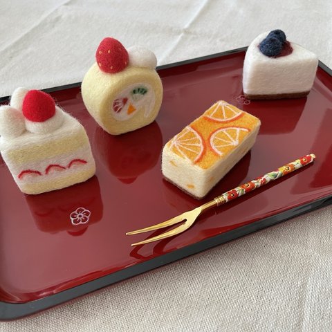 【受注制作】羊毛フェルトのフルーツケーキピンクッション