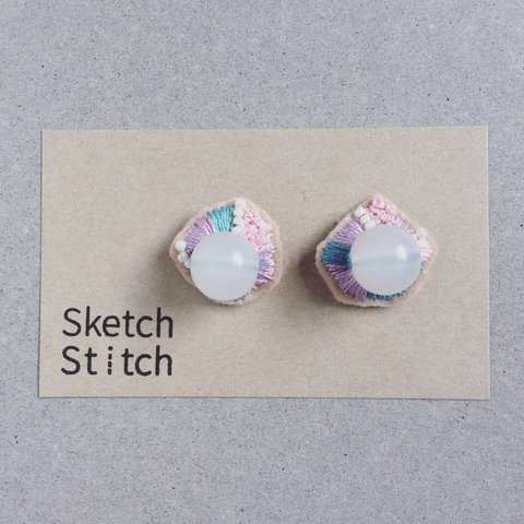 lilac×white刺繍ピアス