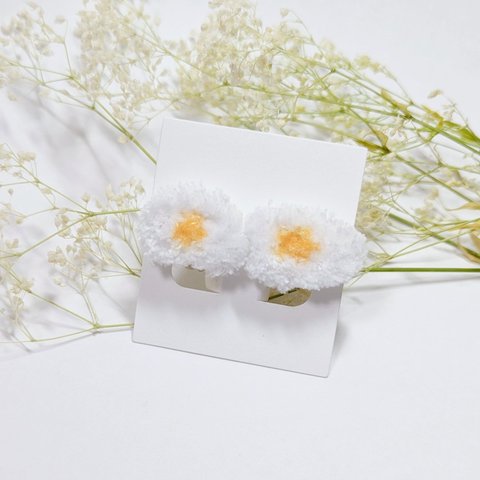 刺繍 の 目玉焼き ゴールド イヤリング