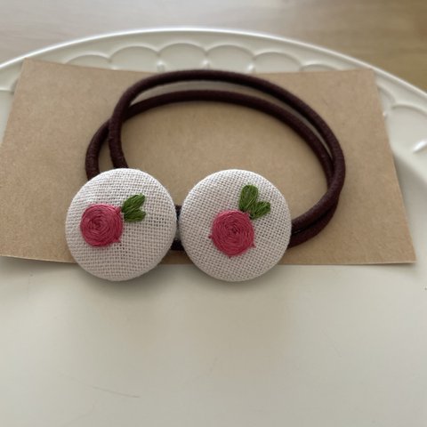 刺繍ヘアゴム🌹　くるみボタンヘアゴム　送料無料🐤