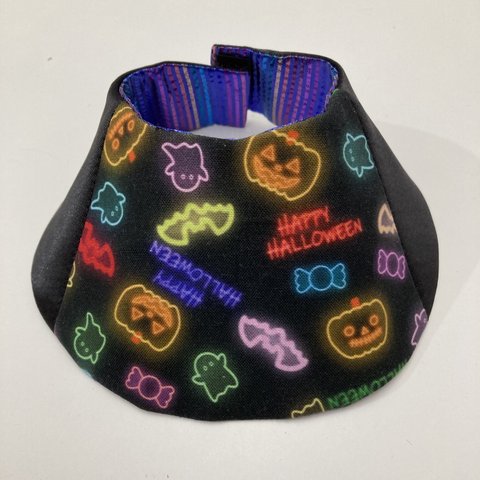 aiboちゃんのピカピカ ネオンカラーとサテンブラックのハロウィン BIGスタイ　aibo's neon color Halloween style bib2