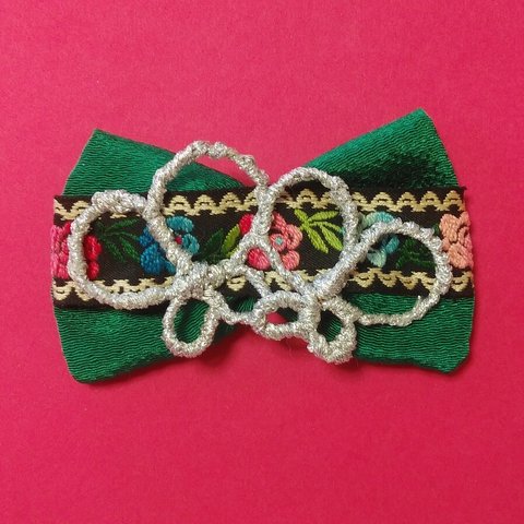 バレッタ　刺繍花に銀の蝶