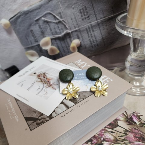 button gold flower pierce