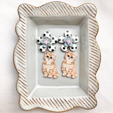 ❤️再販③❤️ 猫と水玉フラワーのアクセサリー　イヤリング　昭和レトロ　レトロポップ　パステルカラー　大ぶり　ファンシー　アニマルアクセサリー　ねこ　ネコ　昭和レトロ　