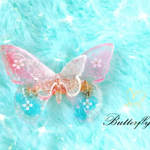 Butterfly✨レジンピンブローチ✨