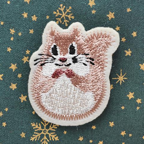 かわいい刺繍ワッペン　もふもふエゾモモンガ　シール付き　アップリケ