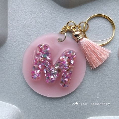 イニシャルキーホルダー　プレート　カラフルシェル　M