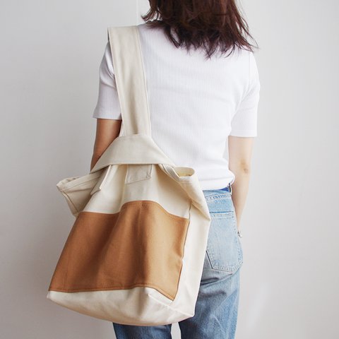 CLOUCHY SHOULDER BAG（キナリ×モカベージュ）