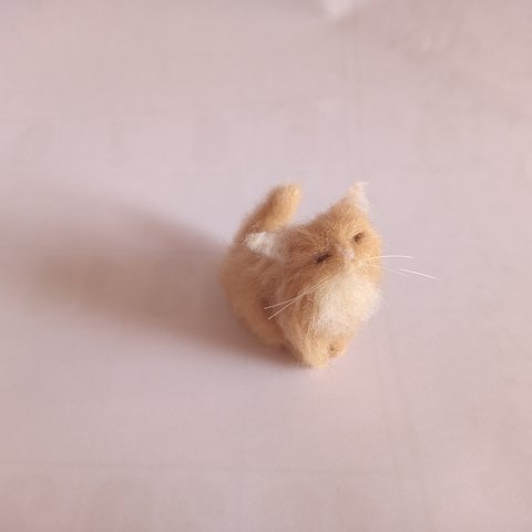 猫ミーム　羊毛フェルトで作ったミニチュアサイズのいびき猫