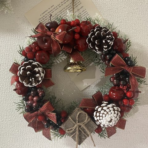 【クリスマス】赤い木の実がいっぱいのクリスマスリース
