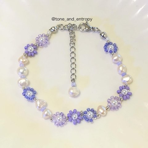 たっぷり淡水パールとむらさきのお花ビーズブレスレット / Freshwater pearls & violet beads bracelet