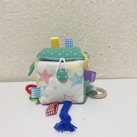 優しいカシャカシャ★布おもちゃ★タグ★ベビー★サイコロボール