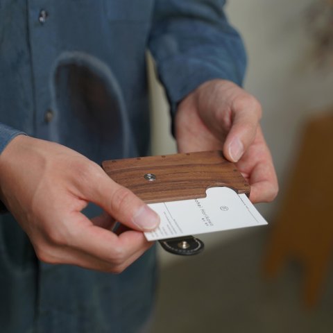 a card case　ウォールナット　-木と革の名刺入れ-