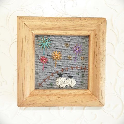 ⭐️新作⭐️刺繍フレーム🐑羊さんと花火大会＊壁飾り インテリア雑貨