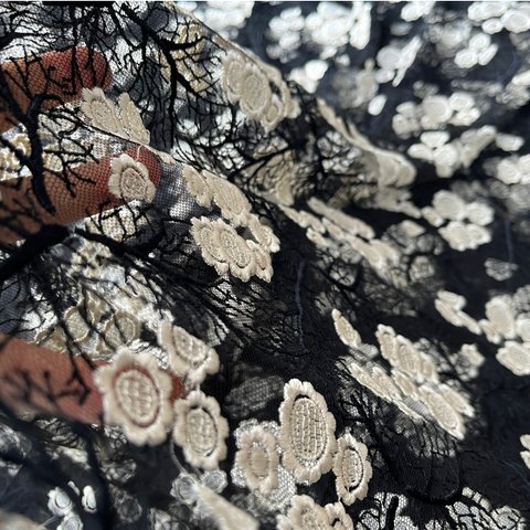 c1976 花柄　ボタニカルフラワー上質 刺繍生地 総レース生地　レトロ生地  ネットチュール　モノトーンブラック