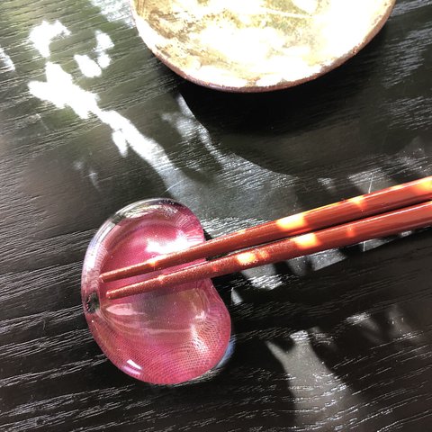 おたふく箸置き　赤茶豆