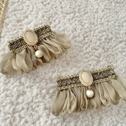 antique tassel ヘアクリップ(カーキ)