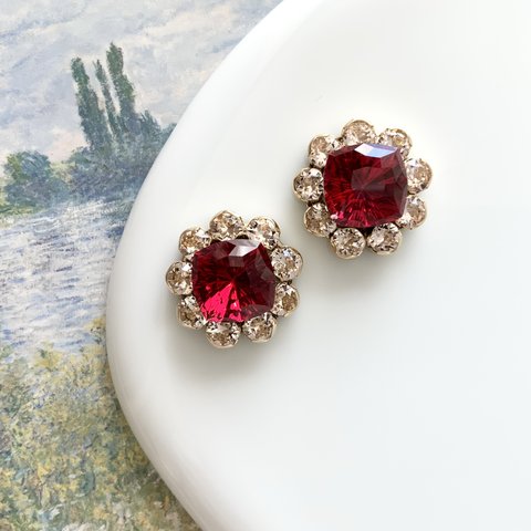 crystal zinnia “strawberry” pierce / earring