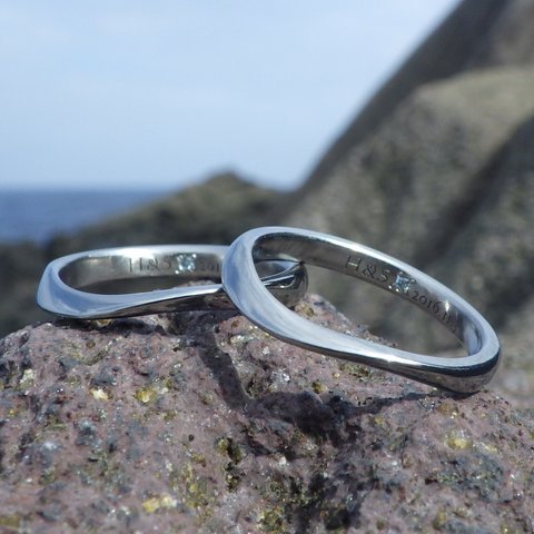 【金属アレルギー対応】 リング内側にブルーダイヤモンドを石留め・ハフニウムの結婚指輪