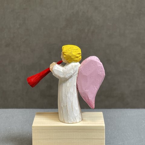  角笛 を吹く 天使 ( 白 ) 木彫り，彫刻，天然木，置物，クリスマスプレゼント