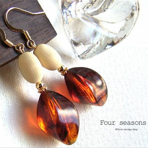 3ペア購入で1ペアおまけ＊450円ピアスAmber&Ivory/m_25