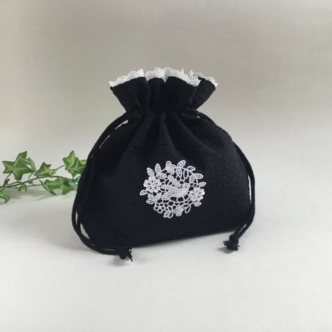 小鳥の刺繍とレースがお洒落な小さな巾着　