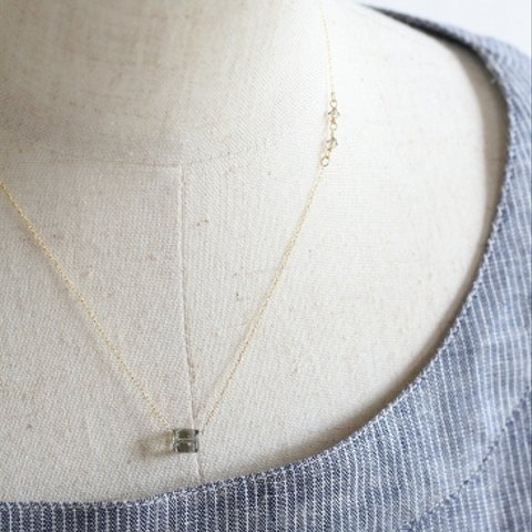 ★sale★送料無料　simple necklace *swarovski  CUBE*