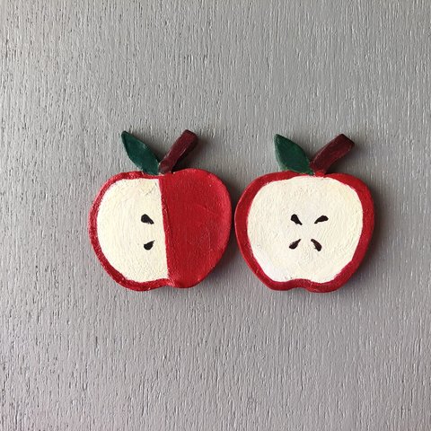ハーフ林檎ブローチ/Apple ／赤りんごB