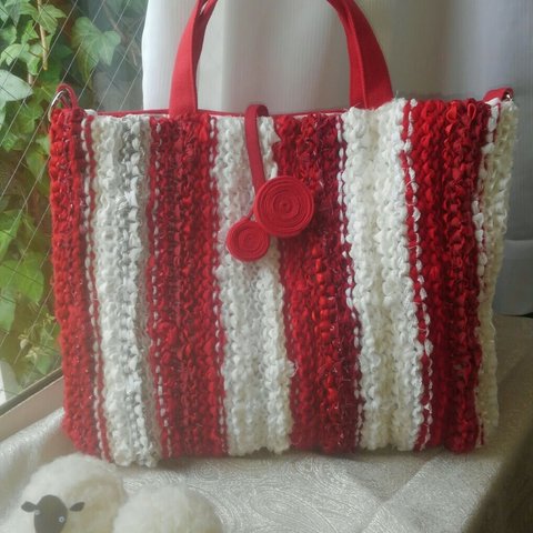 　赤と白ちょっと銀色　布編みバッグ