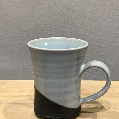 陶器 マグカップ 白黒掛け分けマグカップ　上田敦之作　萩焼　w10.7cm(ハンドルを含む) 