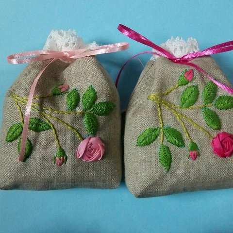 薔薇のリボン刺繍のミニ巾着2個Set