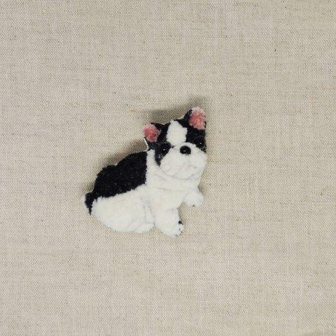 フレンチブルドッグの刺繍ブローチ　犬　フレブル